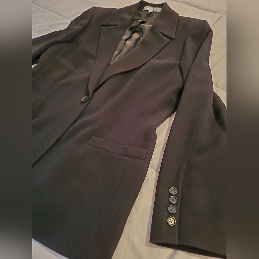 Suit - image 3